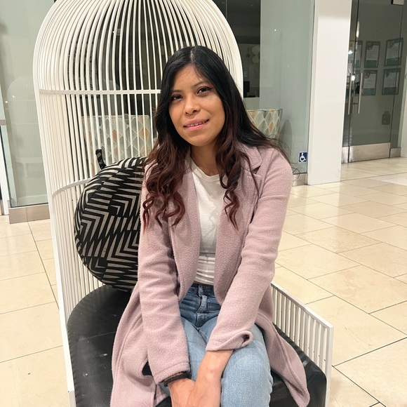 Meet your Posher, Zury - Picture 3 of 5